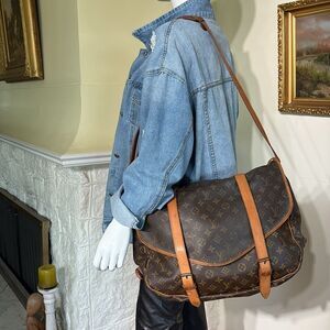 Authentic Louis Vuitton Monogram SAUMUR 43 XL Messenger Bag Unisex